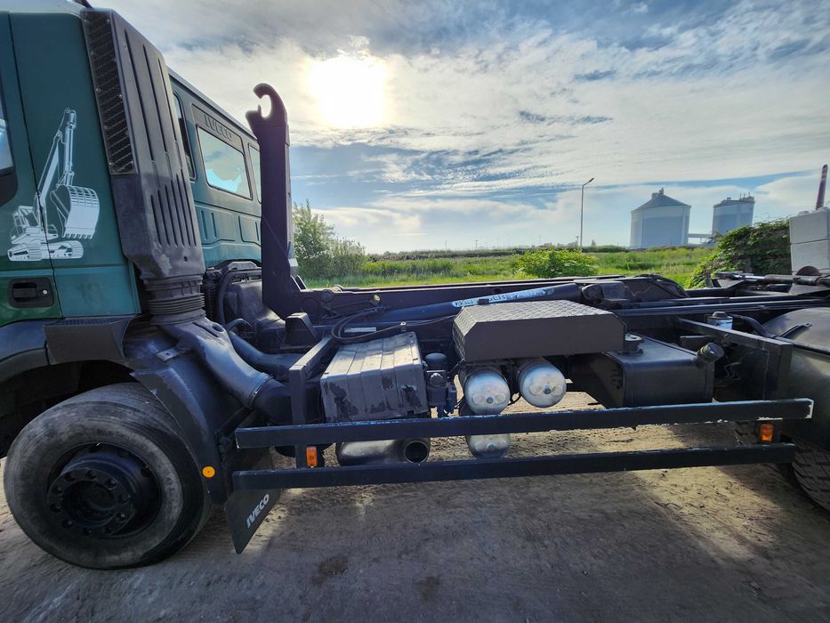 Iveco Trakker, hakowiec, napęd 4x2, 360kM, 2009 rok