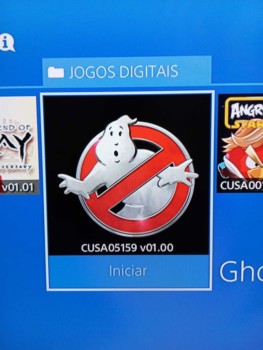 PS4 1TB PS VUE, + de 30 jogos, comando HORI, bolsa de arrumação e transporte