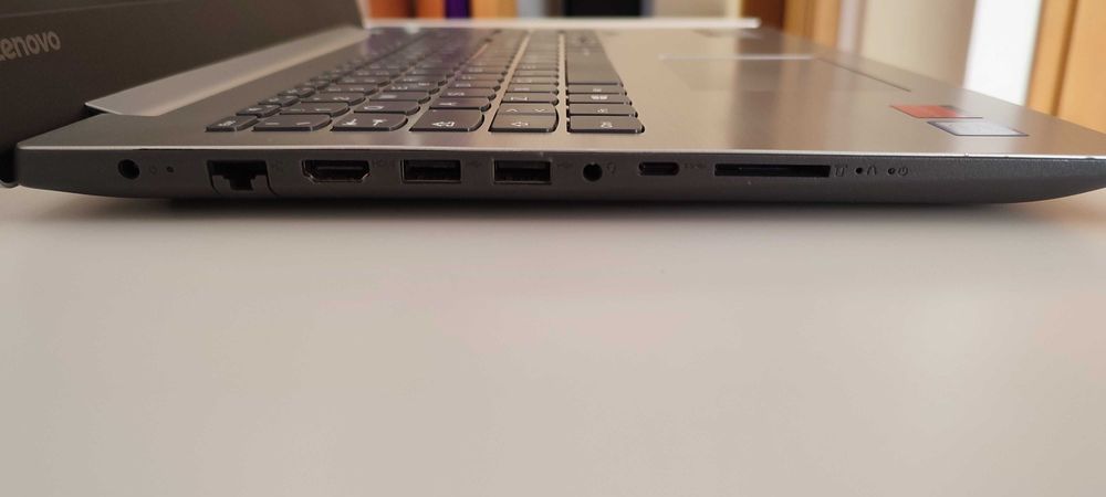 Lenovo Ideapad 330  Intel Core i5-8250U/8 GB/224GB SSD/15.6" + OFERTA