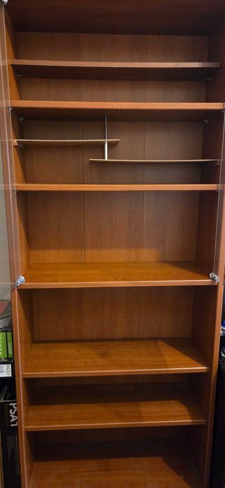 Estante com Portas de Vidro