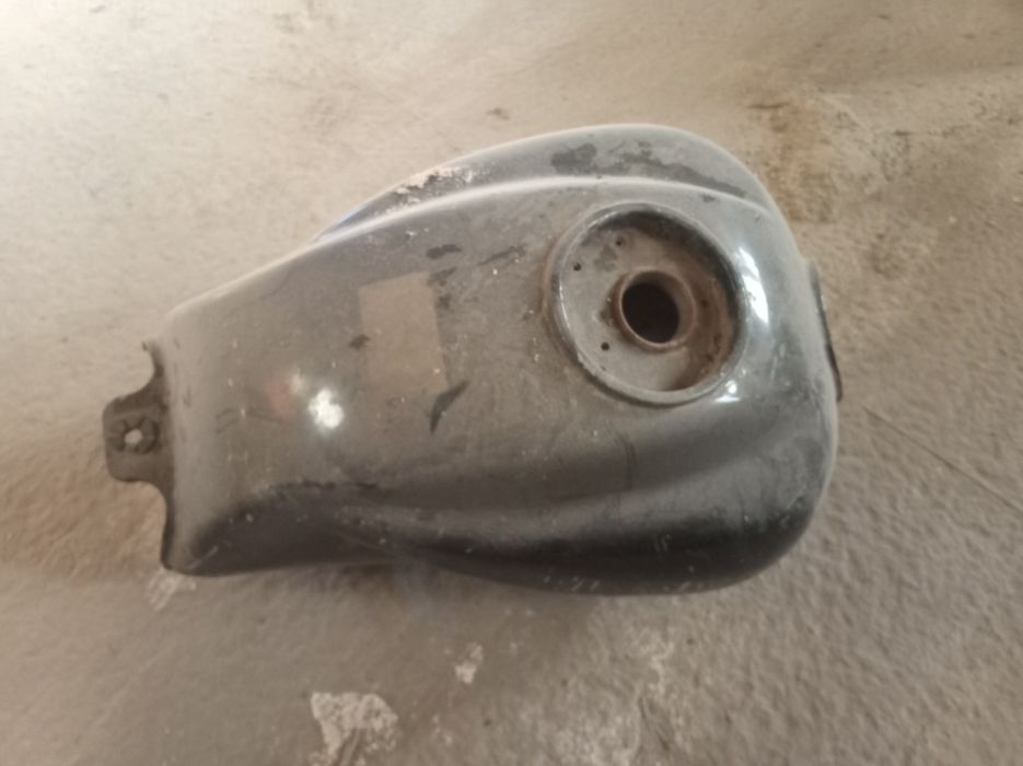 Бензобака мопед мустанг динго дінго є 2 штуки