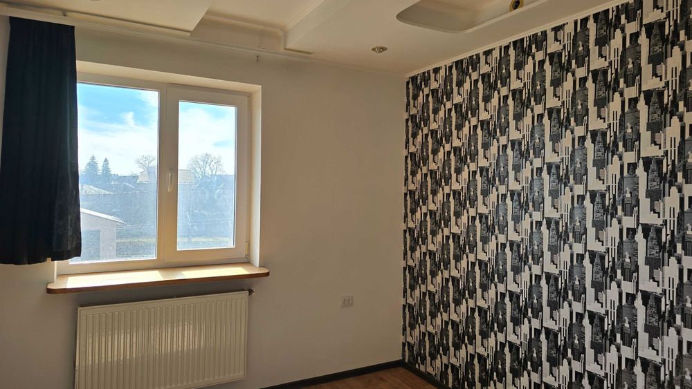 Добротний напівособняк з ремонтом та ділянкою у чудовому місці