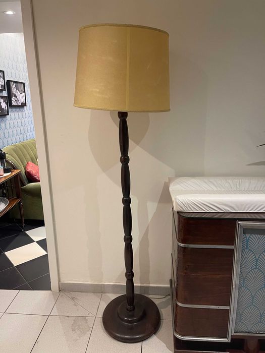 Candeeiro de Pé Vintage em Madeira