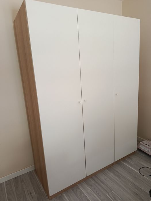 Roupeiros Ikea Branco com Carvalho