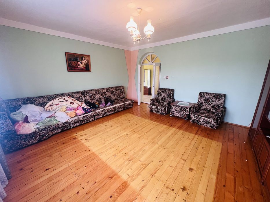 Продаж цегляного будинку в м.Берегове, 186 кв.м , 10 соток ділянки.