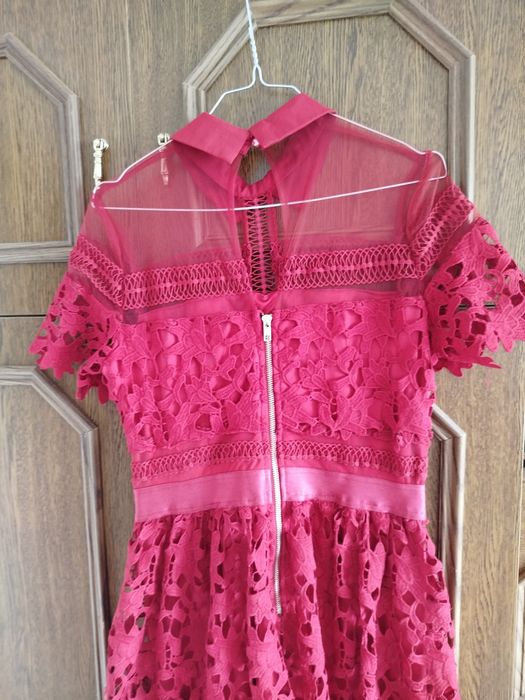 Бордово червоне плаття .