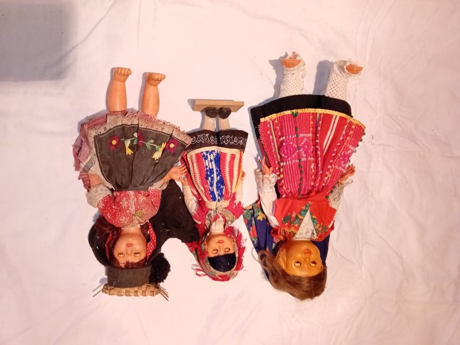 Conjunto de 3 Bonecas em Trajes