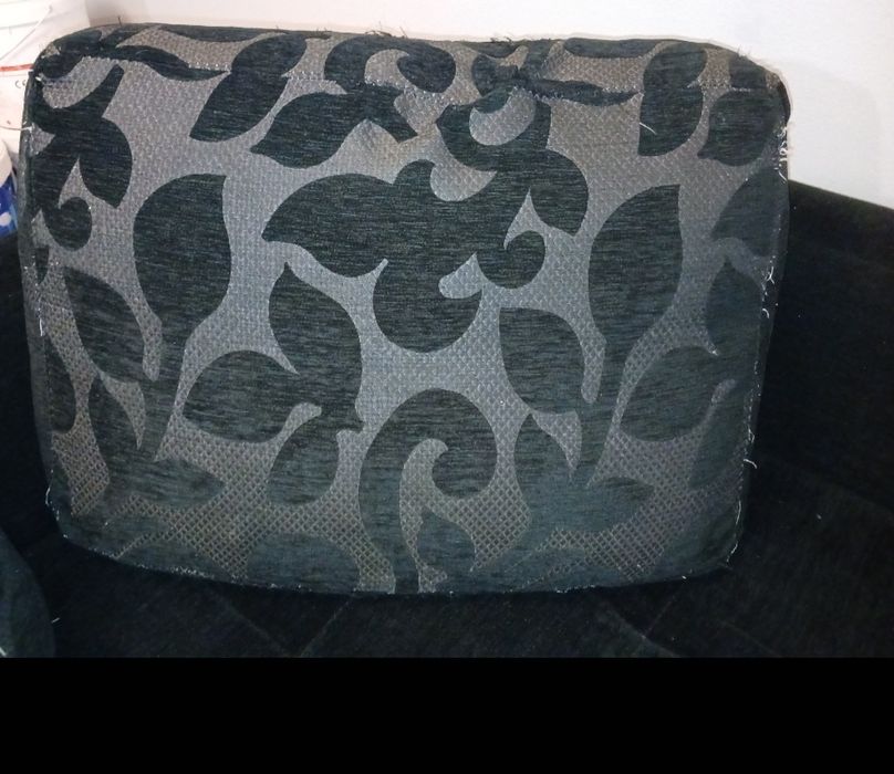 Vende sofá chaise longue com 2 pufs e mesa de centro com 4 pufs.