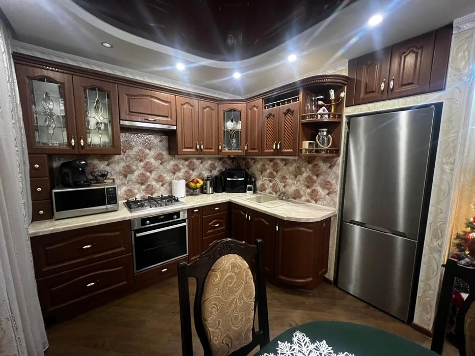 Продажа двухкомнатной квартиры с ремонтом в центре.