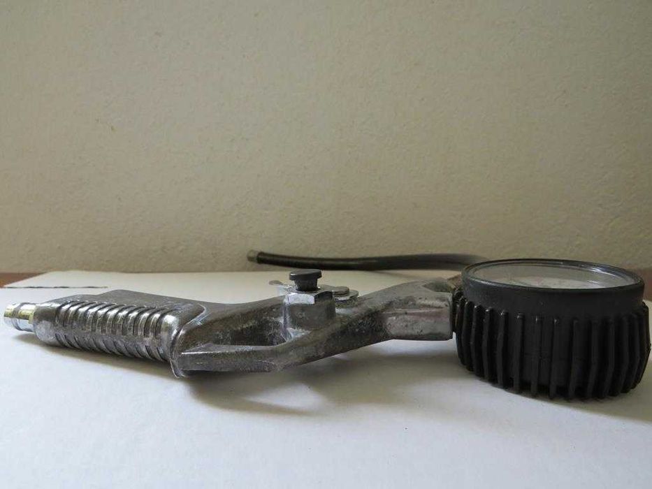 Pistola ar comprimido manómetro analógico. Conector válvula DANIFICADO