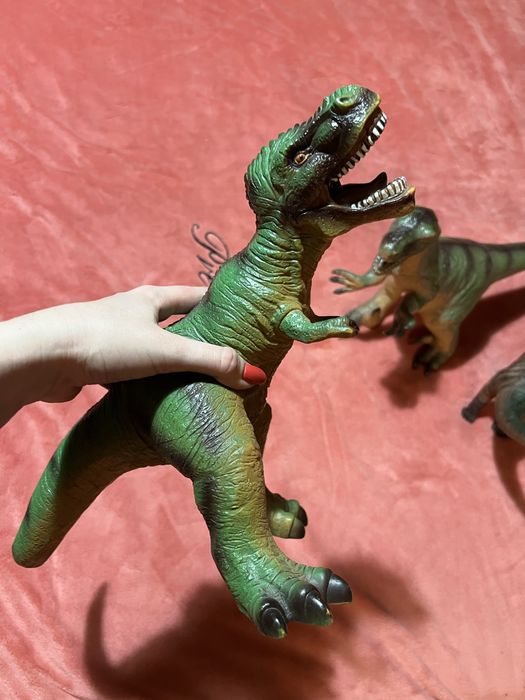 Динозаври іграшкові