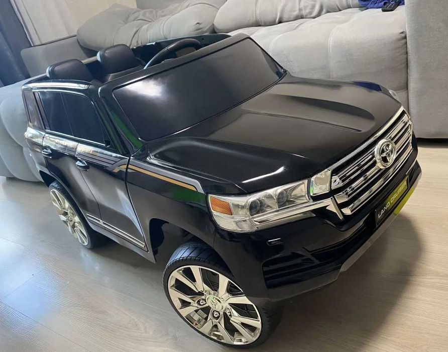 Детский электромобиль Toyota Land Cruiser 200