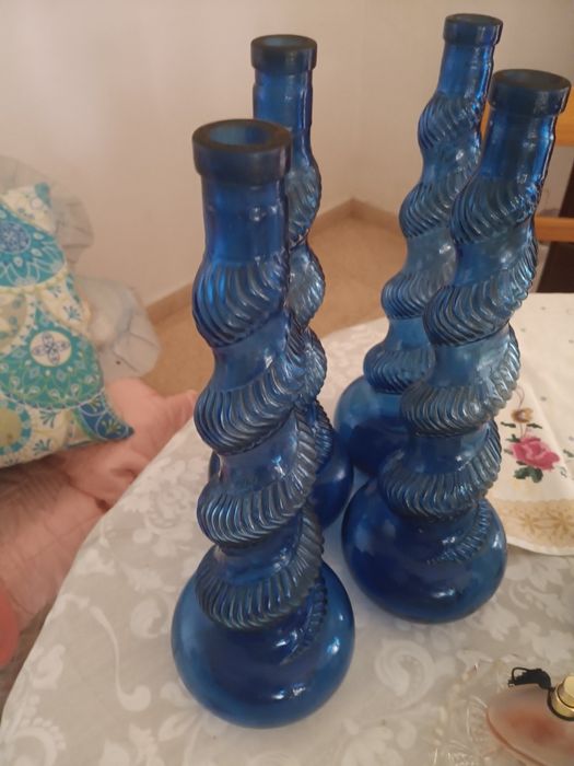4 Jarras azuis em espiral