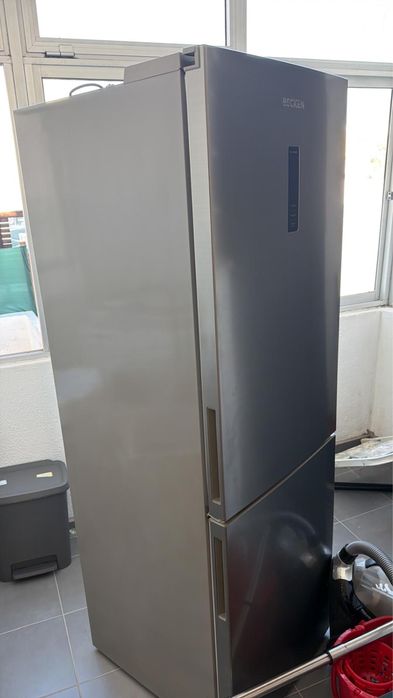 vendo geladeira Becken. em exelente estado, usada somente para ferias. pouquissimo uso
