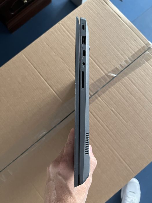 Lenovo v330 14” i5 8geração 256 ssd 8gb ram TECLADO PORTUGUÊS