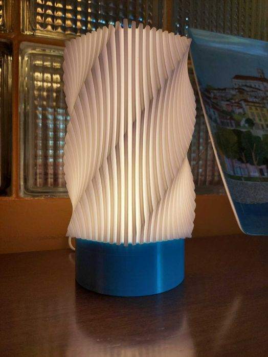 Candeeiro LED - Twisted Hexagon