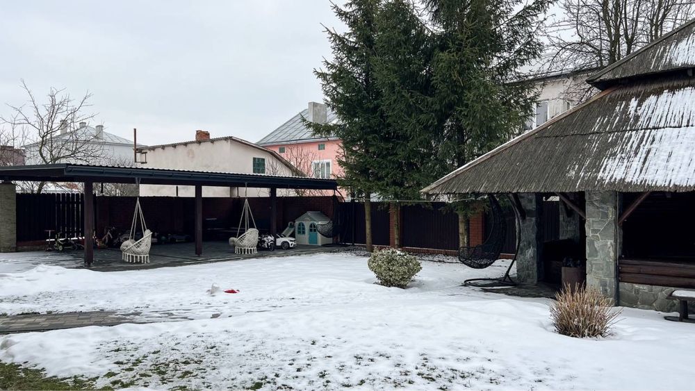 Продаж будинку з ремонтом та меблями