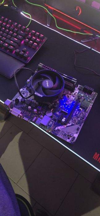 DDR4 3200Mhz 32GB+AMD Ryzen 5 5600G 3900 Ghz + ASRock  b450M-HDV