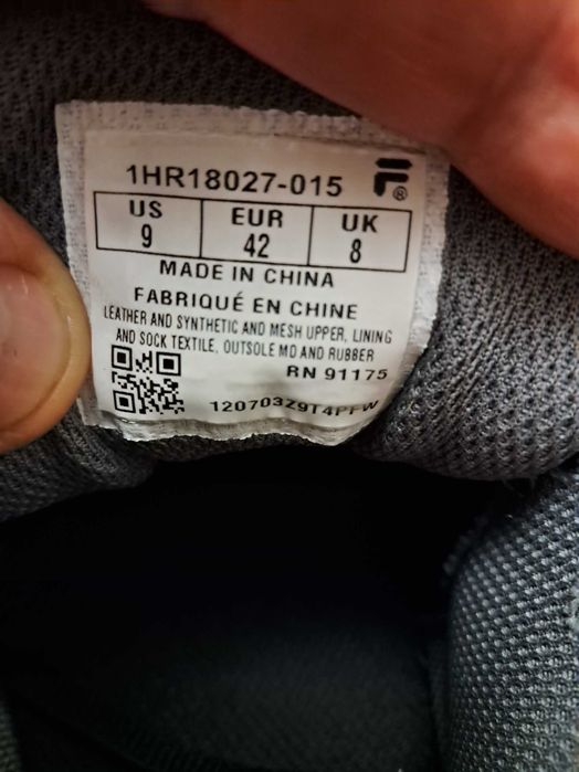 Продам кроссовки оригинальные  FILA  размер 42
