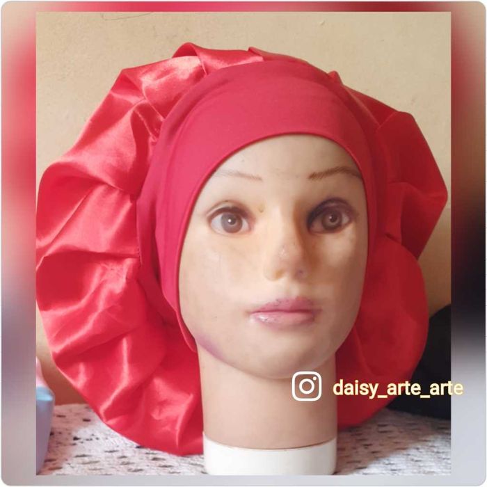 Touca de cetim para dormir e manter o cabelo hidratado