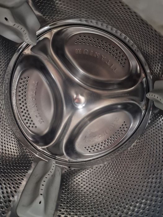 Máquina de lavar e secar roupa