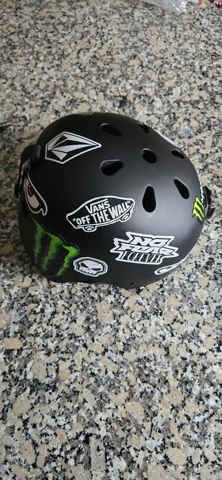 Capacete Ski / Snowboard No Fear customizado com suporte GoPro