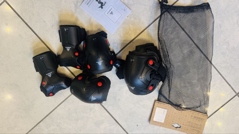 Ochraniacze dzieciece na rolki, deske , rower, hulajnoge rozm S