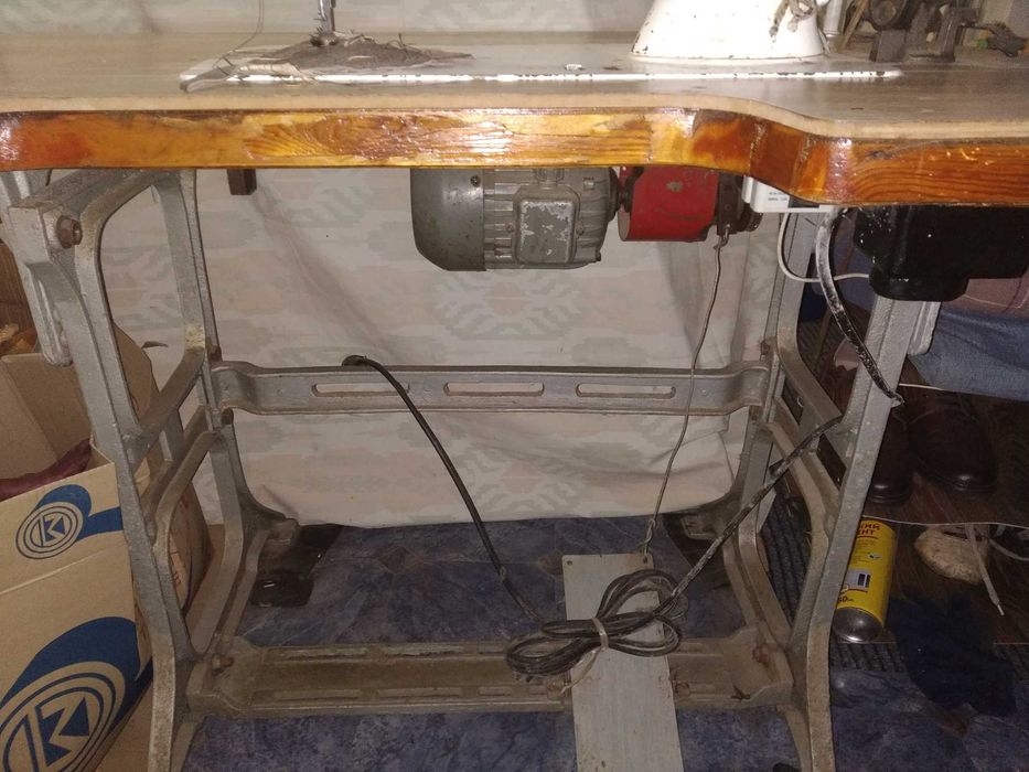 Продам швейну машину 23 клас.