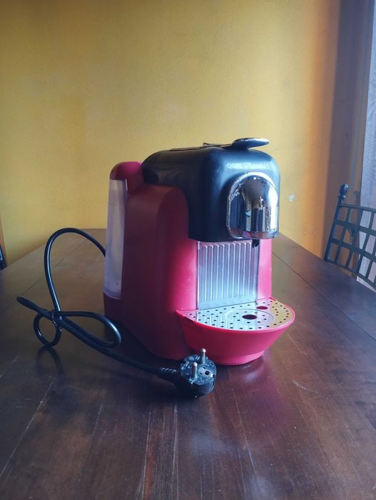 Máquina de Café "Delta Q Qool" Vermelha