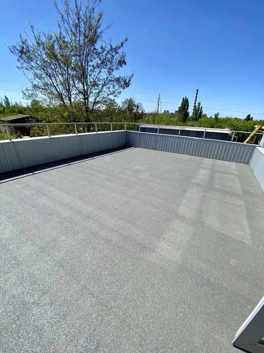 Продаж комерційного приміщення. Бізнес центр. Земельна ділянка