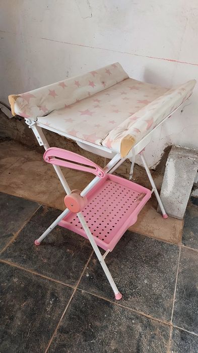 Muda fraldas e banheira