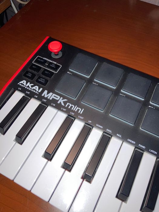 Міді-клавіатура Akai MPK MINI MK3