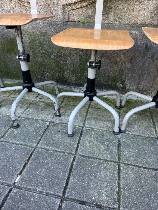 Cadeira industrial ajustável