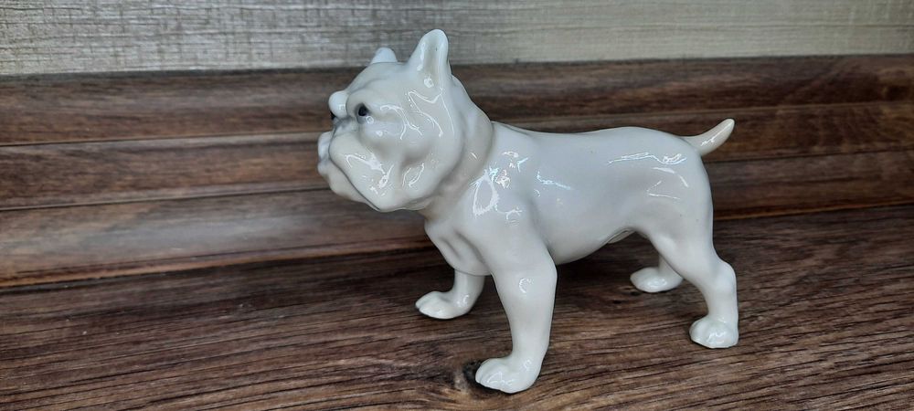 Статуэтка " Бульдог " Plaue Schierholz Германия.