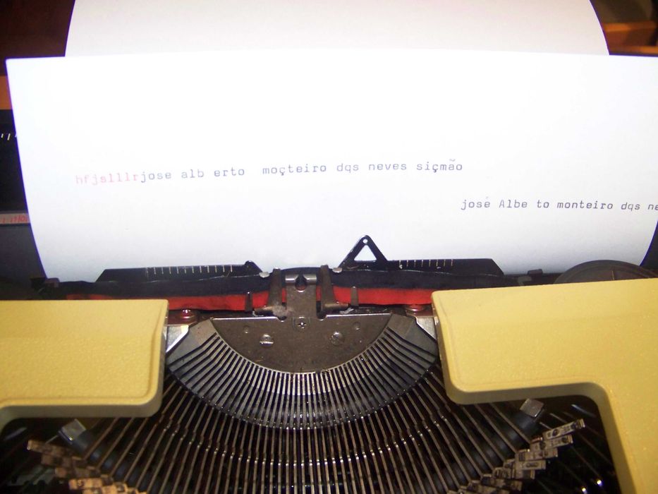 máquina de escrever elétrica antiga SILVER REED