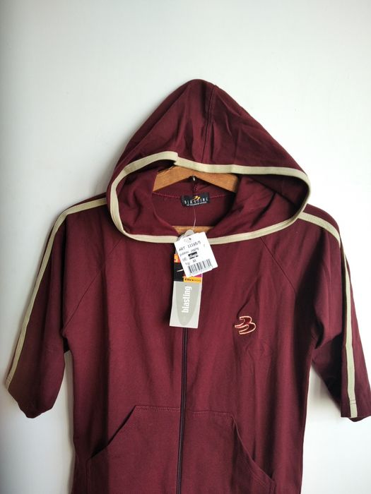 Безрукавка бордового кольору на дівчинку 10-11 років