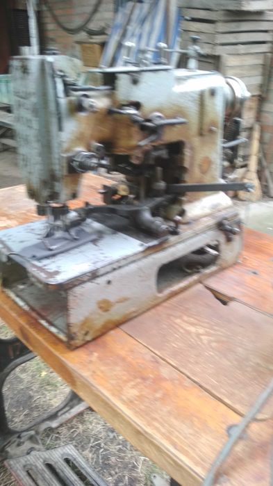 Петельна промислова машинка 220 вольт