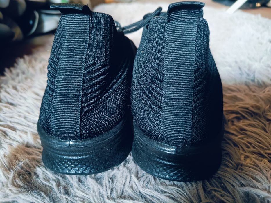 Lekkie czarne buty