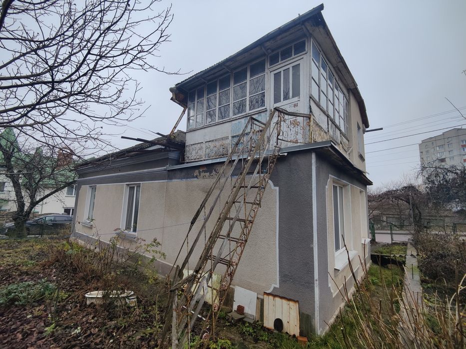 Земельна ділянка з будинком в Тернополі