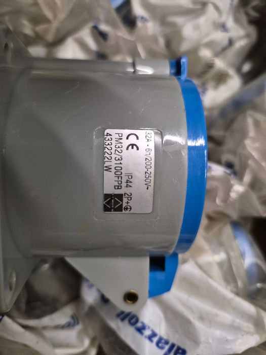 Gniazdo 32A 3pin 200-250v Palazzoli