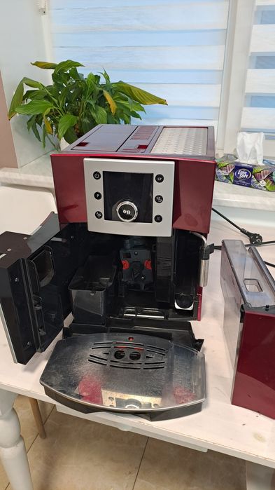 Кавомашина Delonghi Perfecta.