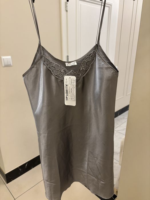 Szarosrenrna koszulka bielizniana na ramiaczkach uniwersalna