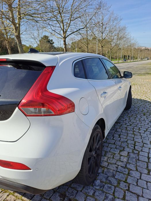 Venda volvo v40 D2 spor 1.6 diesel  7.750€ Porto