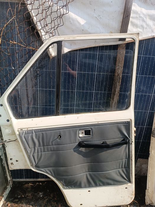 Двері від Renault Trafic передні 1981-1999рр ціна за 1 шт
