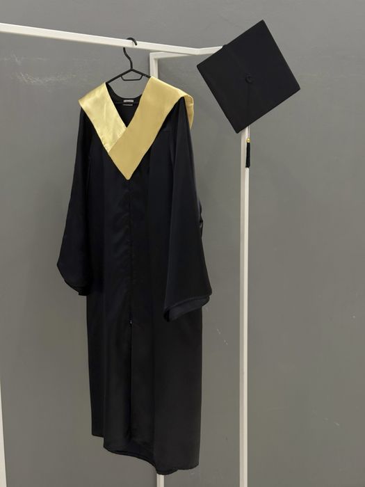 Мантія магістра, бакалавра.