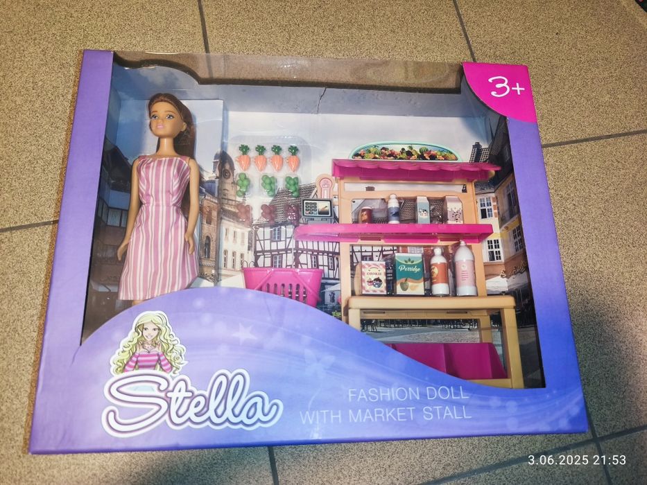 Nowa lalka Stella że straganem