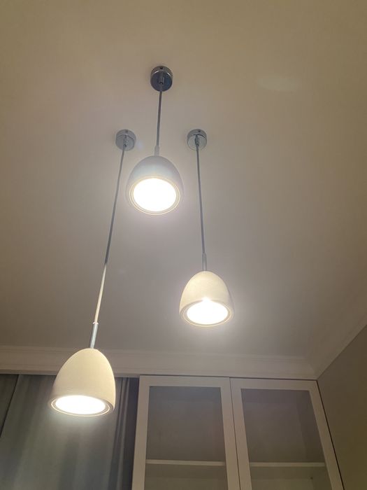 3 lampy wiszące, imitujące beton, beżowe