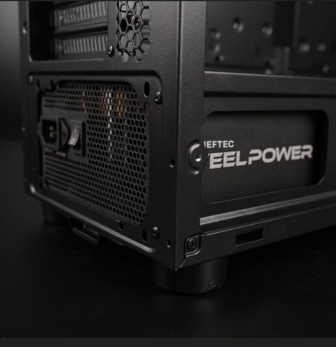 СРОЧНО продаю блок питания Chieftec BDK-750FC 750 W