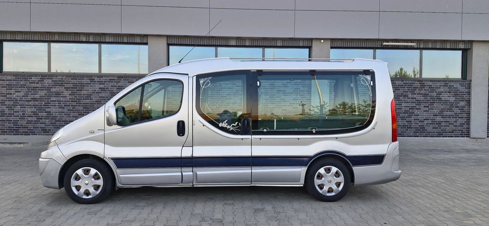 Renault Trafic KARAWAN Pogrzebowy 5 mniejsc