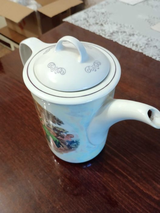 Фрагменты  сервиза «Мадонна», с клеймом JLMENAU